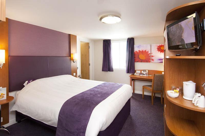 וורינגטון Premier Inn Haydock Park/M6 J23 מראה חיצוני תמונה