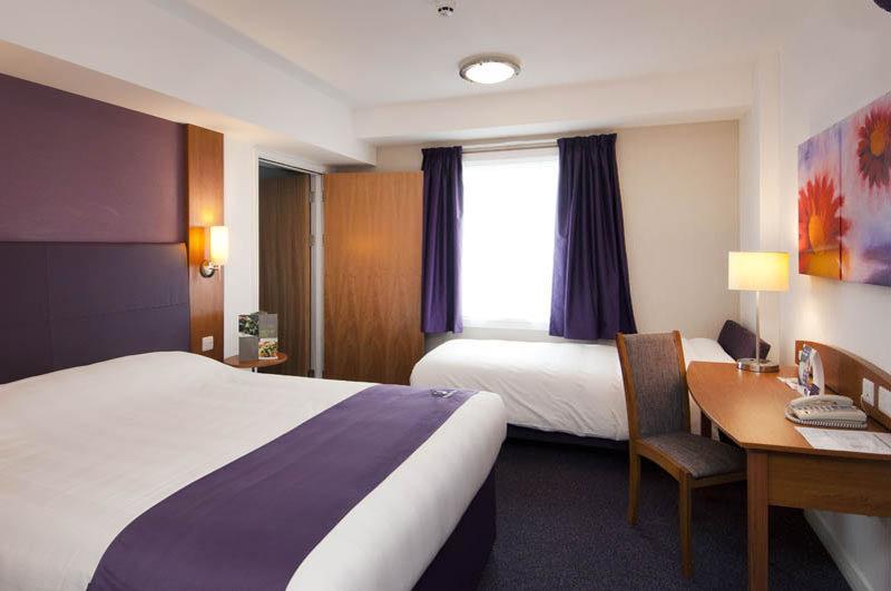 וורינגטון Premier Inn Haydock Park/M6 J23 מראה חיצוני תמונה