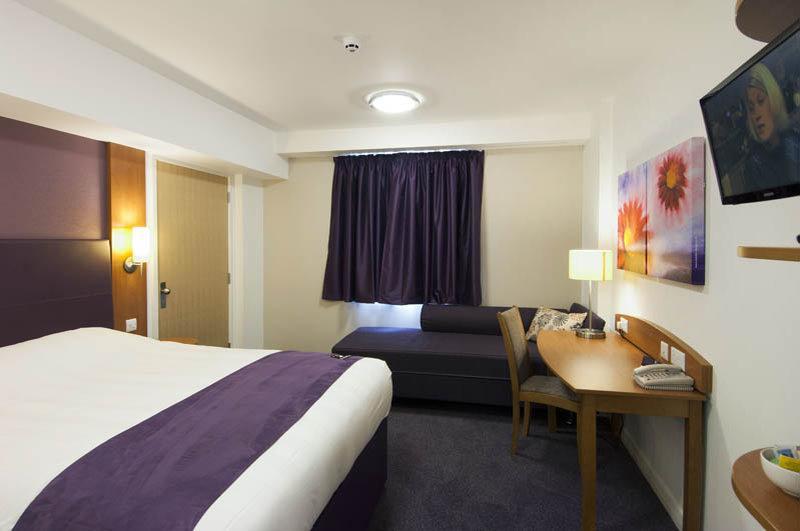 וורינגטון Premier Inn Haydock Park/M6 J23 מראה חיצוני תמונה